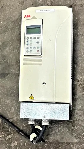 ABB INC AC DRIVE ACS800-U1-0030-5+E200+P901 SN 2082900101 IP21 UL TYPE 1 INPUT 3