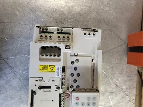 ABB SURPLUS ACS800-U1-0030-7+K454 L503 25 hp 600 Volts 3-Phase VFD 3