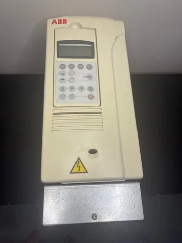 ABB 3HP VFD ACS800-U1-005-5+P901 AC Drive with Programming HIM 600VAC 6.2AMP