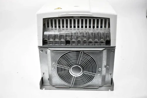 ABB ACS800 Frequency Inverter ACS800-01-0075-3+E320+P901+P904+R700 inc CDP 312R 4