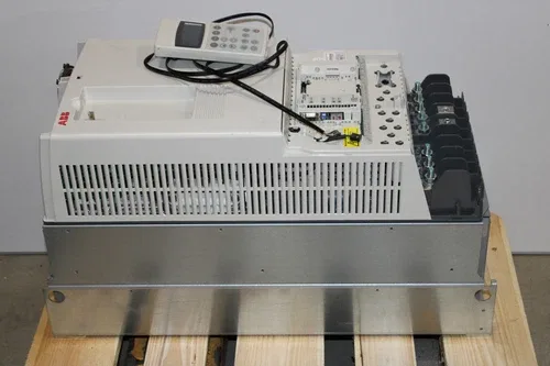 ABB ACS800-04-0120-7+E210+J400+K454+L503+P901+P904 Drive 113A