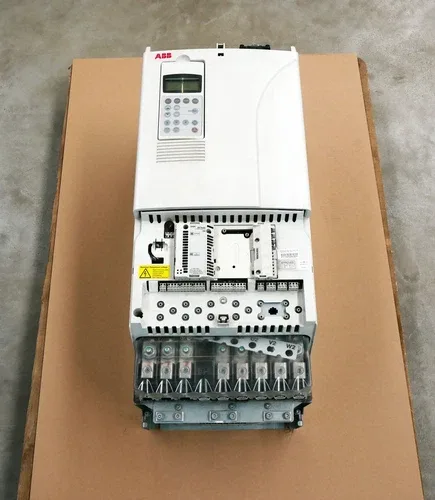 ABB ACS800-04-0135-3+E210+J400+K467+L509+N651+P901+R701 110kW Inverter 3