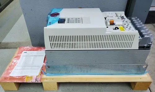 ABB ACS800-04-0140-5+J400+K458+0R715 AC Drive Frequency Converter 180A 480V