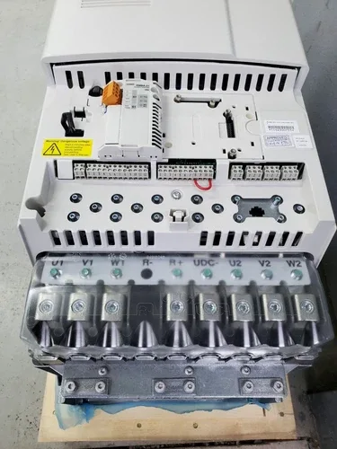 ABB ACS800-04-0140-5+J400+K458+0R715 AC Drive Frequency Converter 180A 480V 3