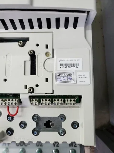 ABB ACS800-04-0140-5+J400+K458+0R715 AC Drive Frequency Converter 180A 480V 4