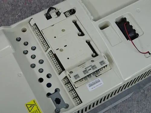 ABB ACS800 ACS800-104-0060-3+N664+Q950 103A ACS800-104-0060 2