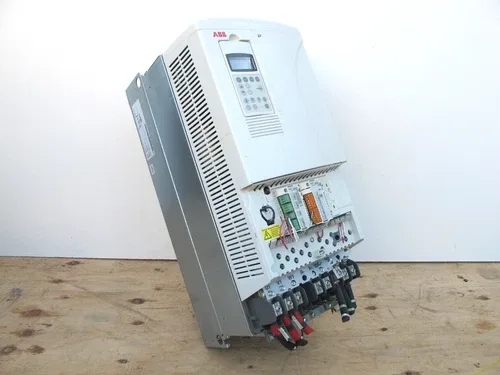 ABB ACS800-U1-0120-5+P901+V944 AC Drive 125 HP 480 V ACS 800 125HP 157 Amp 4