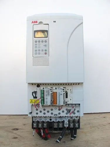 ABB ACS800-U1-0120-5+P901+V944 AC Drive 125 HP 480 V ACS 800 125HP 157 Amp 3
