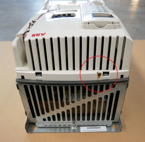 ABB ACS800-04-0050-3+E202+K454+L509+N651+P901+R701 45kW Inverter - / Attn 3