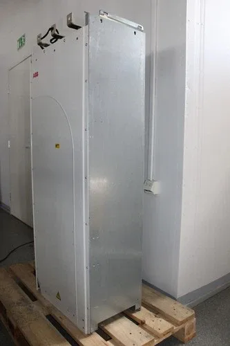 ABB ACS800-04-0440-5+E208+0N664+P901 Drive 550A 4