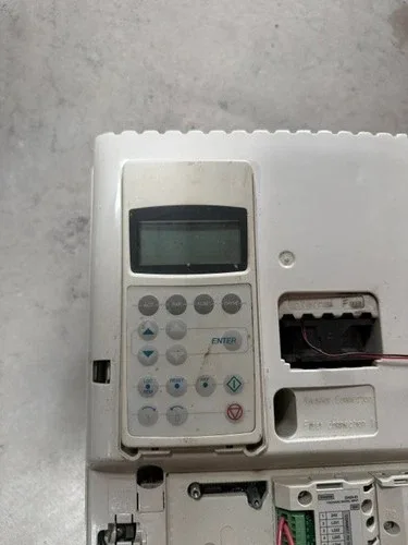 ABB ACS800-U1-0070-5+L501+L503+P901 DRIVE 3PH 48.63HZ 380/500VAC 95A 75HP 2