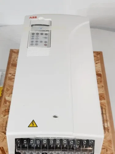 ABB ACS800 - U1-0070-5+L503+P901 VFD