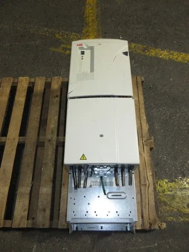 ABB ACS800 AC Drive ACS800-U31-0100-5 100HP 3Ph * No Keypad Broken Cover * 2