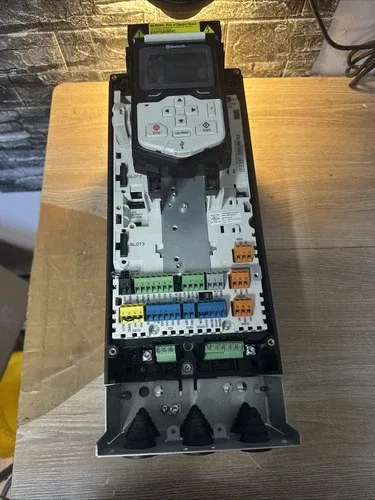ABB ACS880-01-07A6-5+E200+R700 No Case