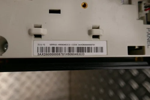 ABB ACS880-01-124A-5+K454+P904+R701 3
