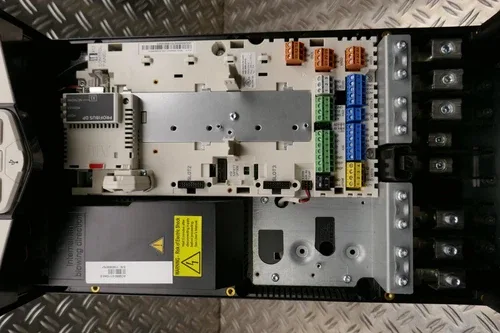 ABB ACS880-01-124A-5+K454+P904+R701 2