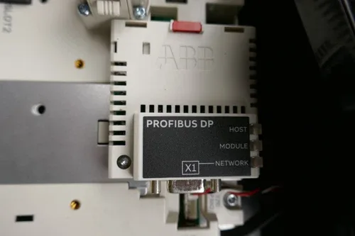 ABB ACS880-01-124A-5+K454+P904+R701 4