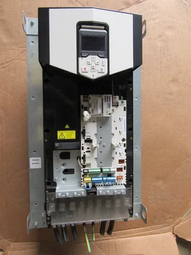 ABB INVERTER DRIVE ACS880-01-180A-5+D150+P940 110KW 150HP XLNT TAKEOUT NO LID