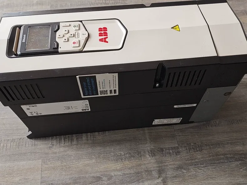 ABB ACS880-01-032A-3 Inverter 2