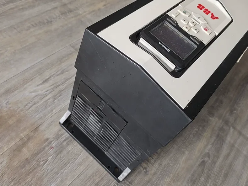 ABB ACS880-01-032A-3 Inverter 3