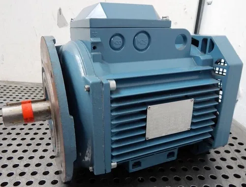 ABB Three Phase Motor M3AA 110 LC-6 / / M3AA100LC6 1.5KW 945/min - Unused