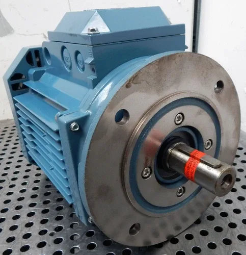 ABB Three Phase Motor M3AA 110 LC-6 / / M3AA100LC6 1.5KW 945/min - Unused 2