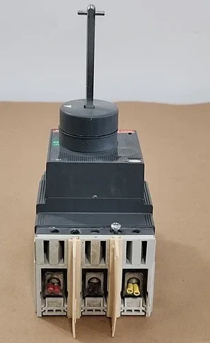 ABB TMAX T2H 100 Disconnect Switch 3P 40A 480V 60Hz Handle + 3