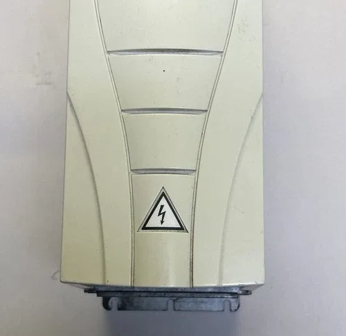ABB ACS550-U1-017A-2 AC DRIVE 2-5HP 3