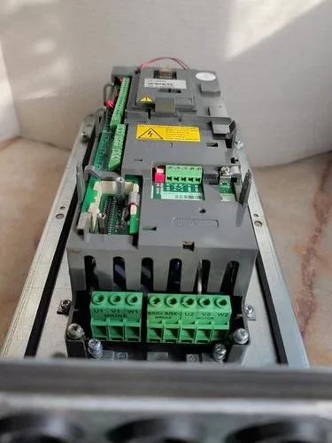 ABB ACS550-U1-06AA9-4+B055+N2000+P918+X1555 AC MOTOR DRIVE 3HP 2.2KW 2