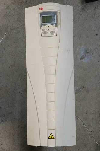 ABB ACS550-U1-032A-6 AC DRIVE 600VAC 32A 30HP WOW READ