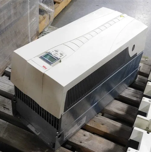 ABB ACS550-U1-124A-4 Variable Frequency Drive 100HP 500Hz Damaged Top 2