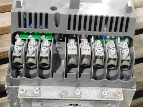 ABB ACS550-U1-124A-4 Variable Frequency Drive 100HP 500Hz Damaged Top 4
