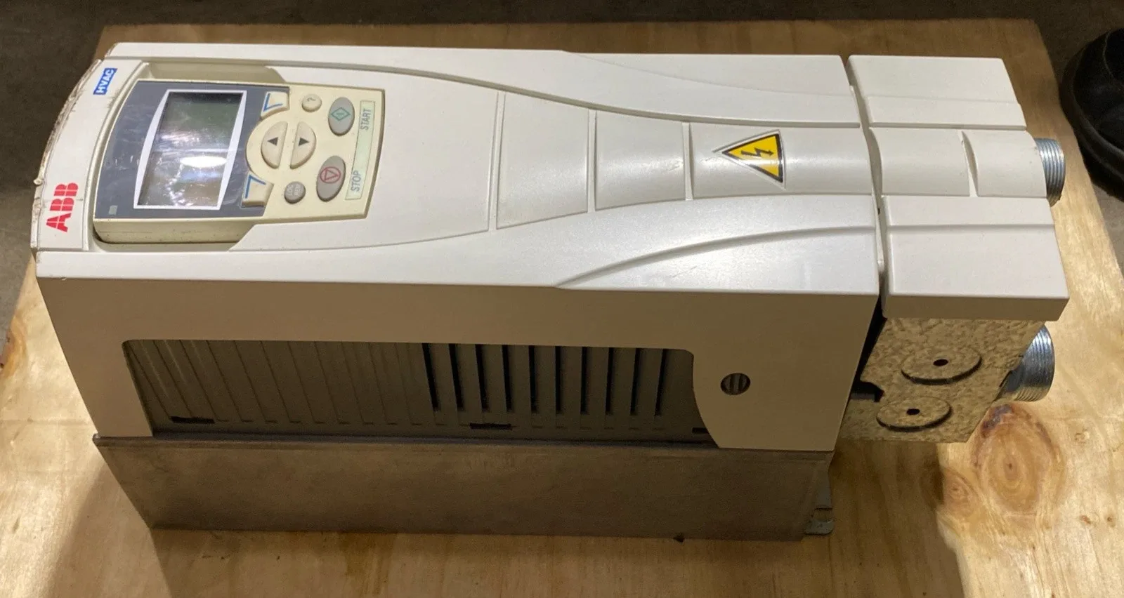 ABB ACS550-UH-012A-2 DRIVE 4