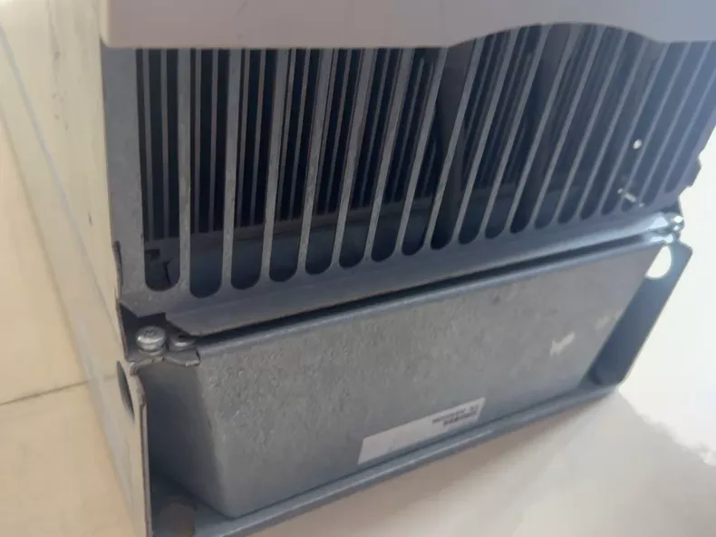 ABB ACS550-U1-157A-4 125HP 75KW 380-480V 157A Frequency Converter 4