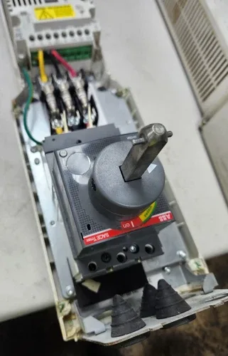 ABB 7.5/10 HP AC VARIABLE FREQUENCY DRIVE 480V 3Ø ACS580-01-014A-4+0J400+P922 4