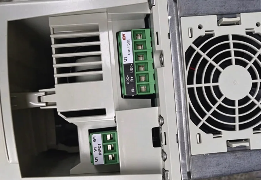 ABB ACS800-01-0011-3+E200+P901 frequency converter 3