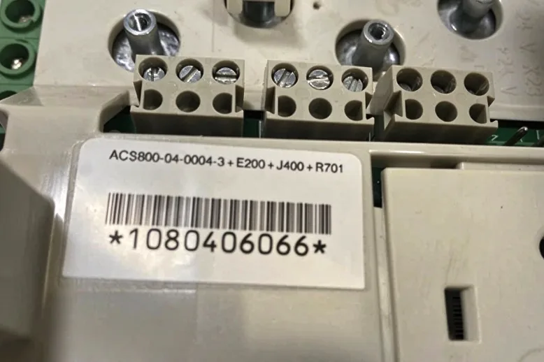 ABB Frequency Converter Acs800-04-0004-3+E200+J400+R701 4