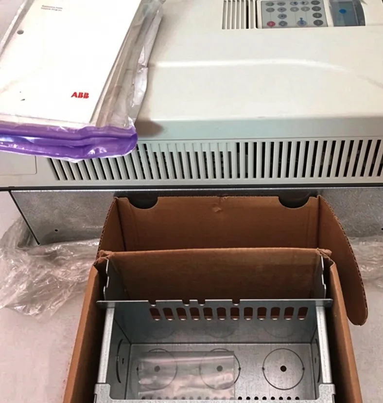 ABB Inverter ACS800-U1-0030-2+P901 ^