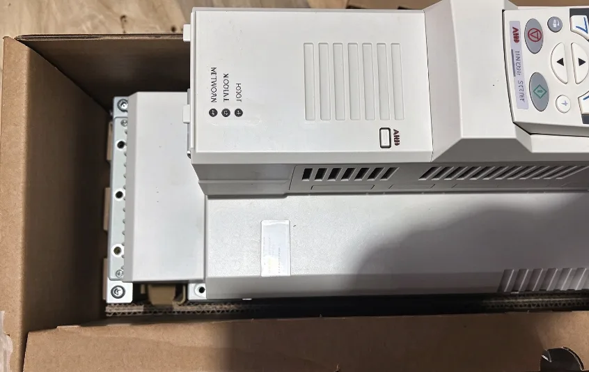 ABB ACS850-04-03A0-5+J400 Inverter 4