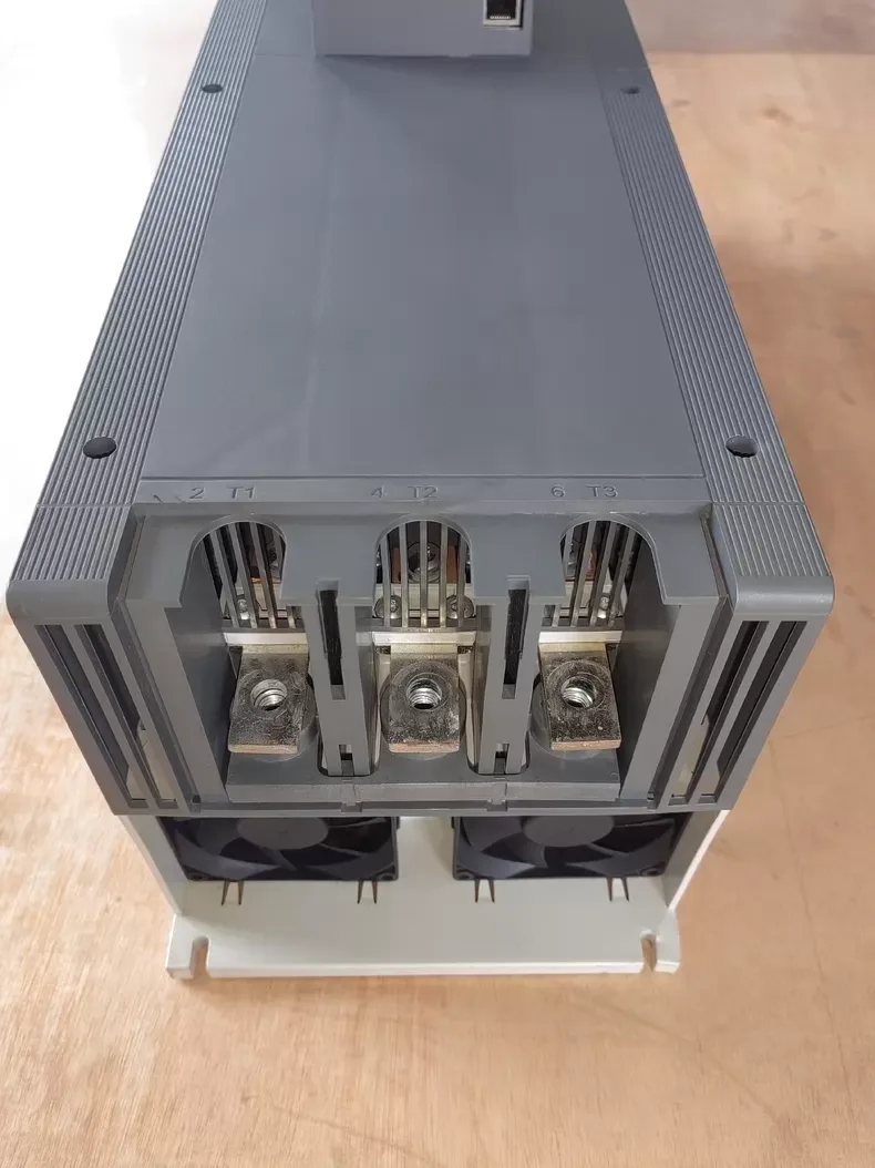 ABB PSE210-600-70 Soft Starter 4