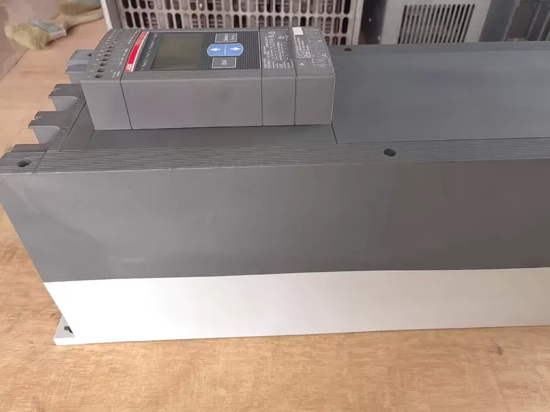 ABB PSE210-600-70 Soft Starter 3