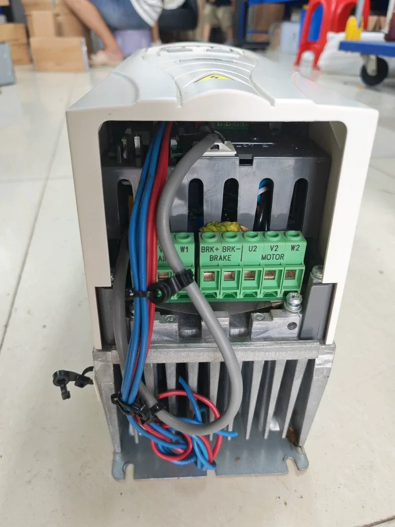 ABB ACS550-U1-012A-4 ACS550 012A 4 3