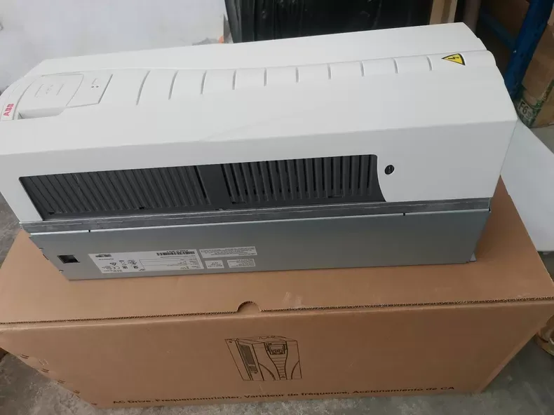 ABB ACS550-U1-097A-4 Frequency Converter * H 6