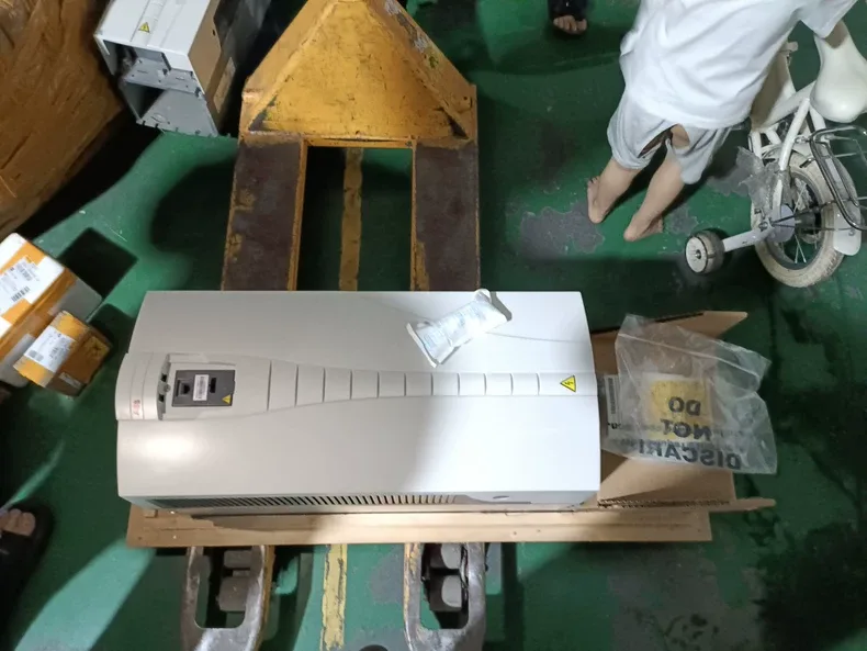 ABB ACS550-U1-180A-4 Inverter
