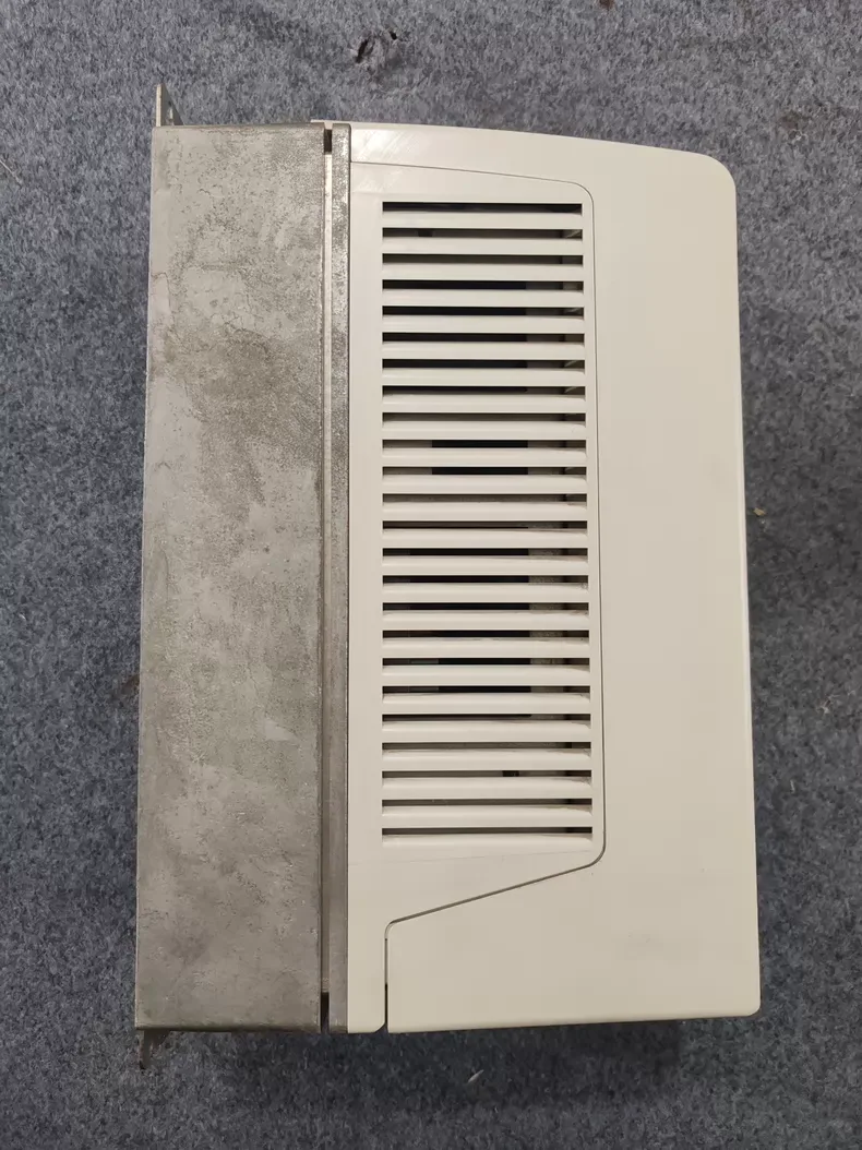 ABB ACS800-01-0006-3+P901 Frequency Converter ACS8000100063P901 3
