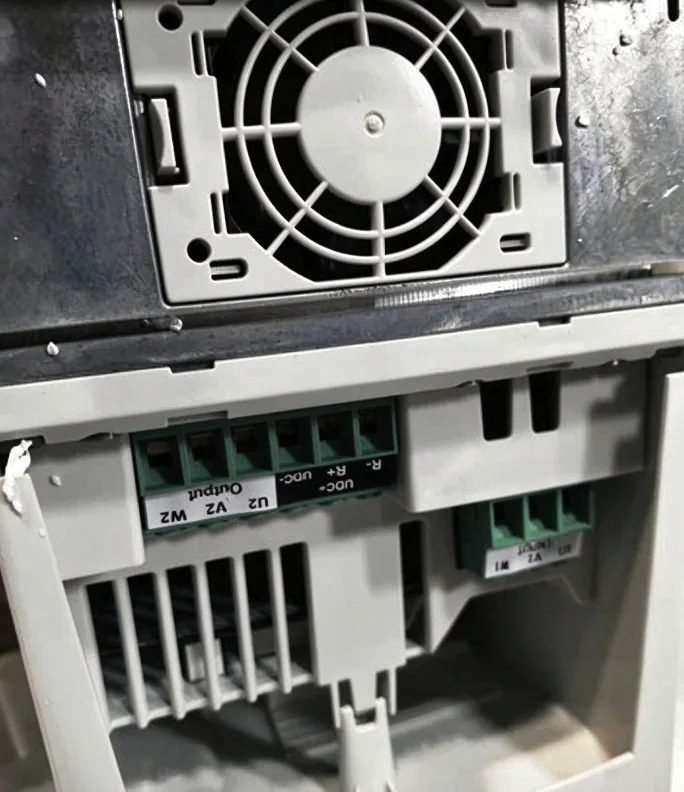 ABB ACS800-01-0009-3+P901+K454 3130800084 Inverter