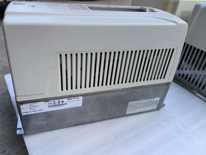 ABB ACS800-01-0025-3+D150+P901 2