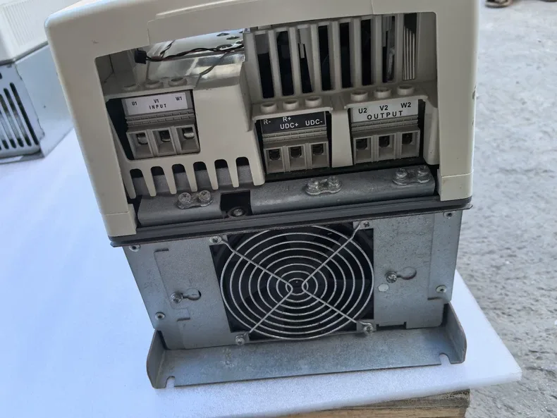 ABB ACS800-01-0025-3+D150+P901 3