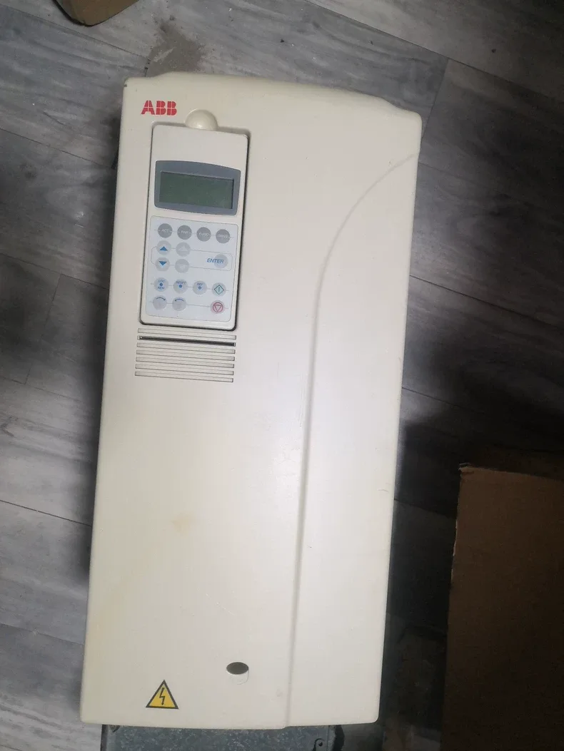 ABB ACS800-01-0025-3+P901 Inverter