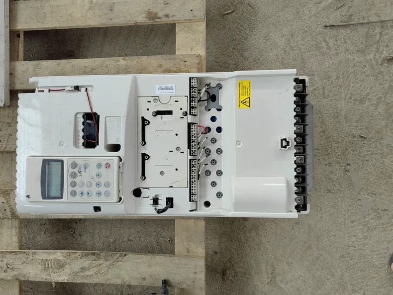 ABB ACS800-01-0075-3+D150+P901 inverter 3